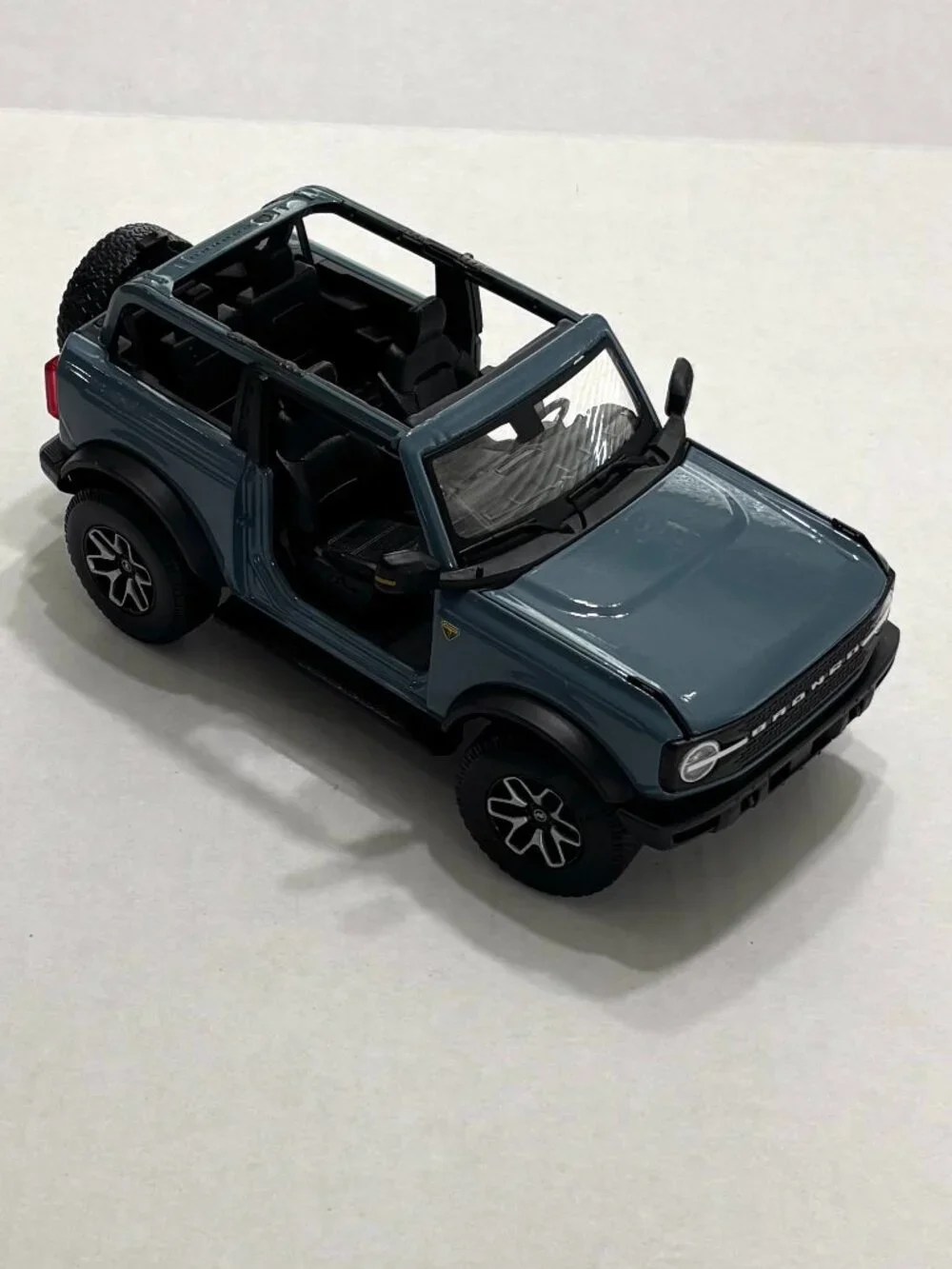 Maisto Diecast Cars 2021 Ford Bronco Badlands Blue Special Edition 1/18
